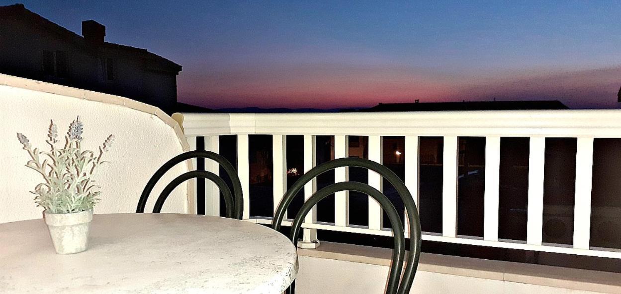 Apartments Villa Bonaca Baska Voda Bilik gambar