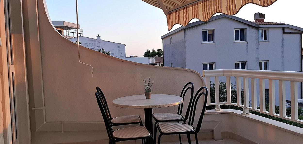 Apartments Villa Bonaca Baska Voda Bilik gambar