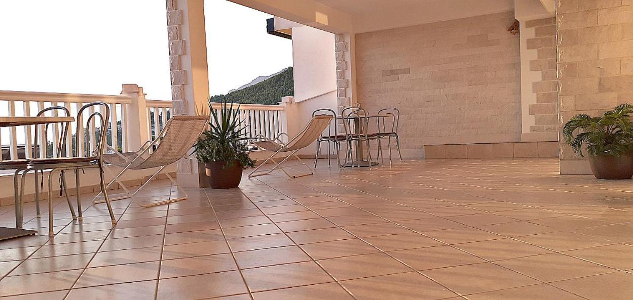 Apartments Villa Bonaca Baska Voda Bilik gambar