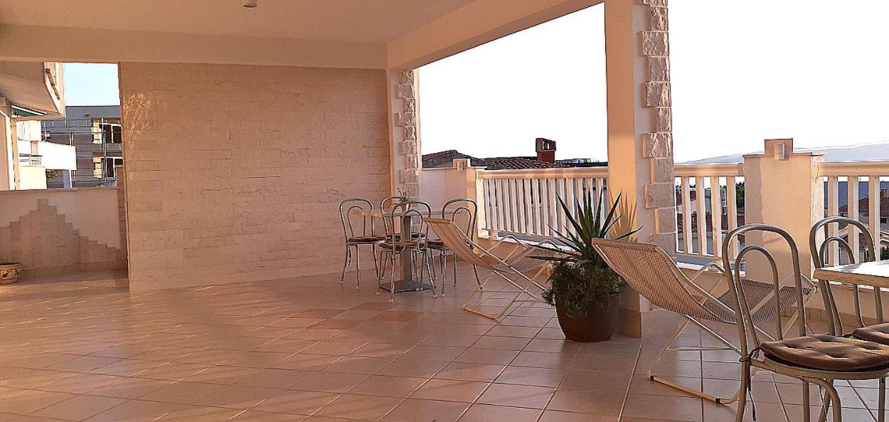 Apartments Villa Bonaca Baska Voda Bilik gambar