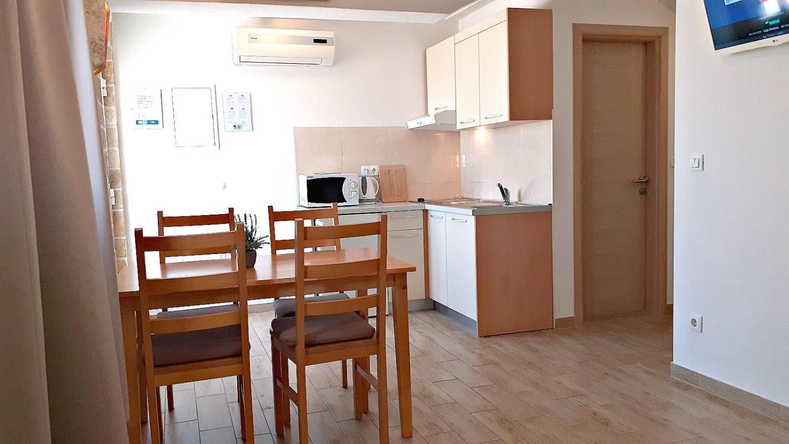 Apartments Villa Bonaca Baska Voda Bilik gambar