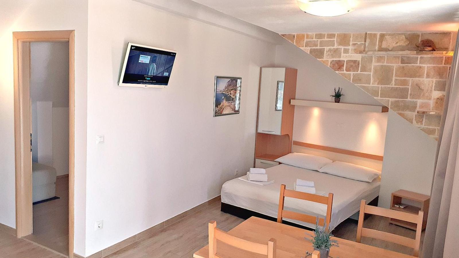 Apartments Villa Bonaca Baska Voda Bilik gambar