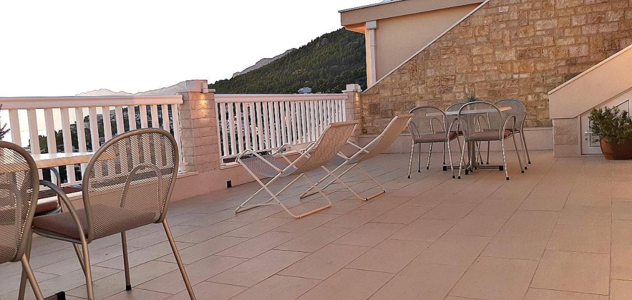 Apartments Villa Bonaca Baska Voda Bilik gambar