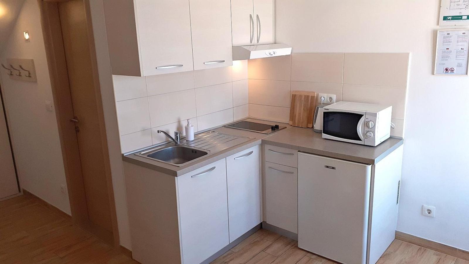 Apartments Villa Bonaca Baska Voda Bilik gambar