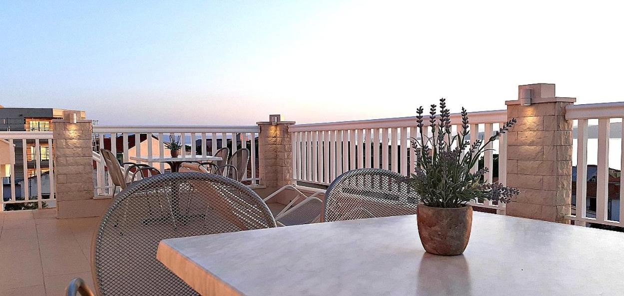 Apartments Villa Bonaca Baska Voda Bilik gambar